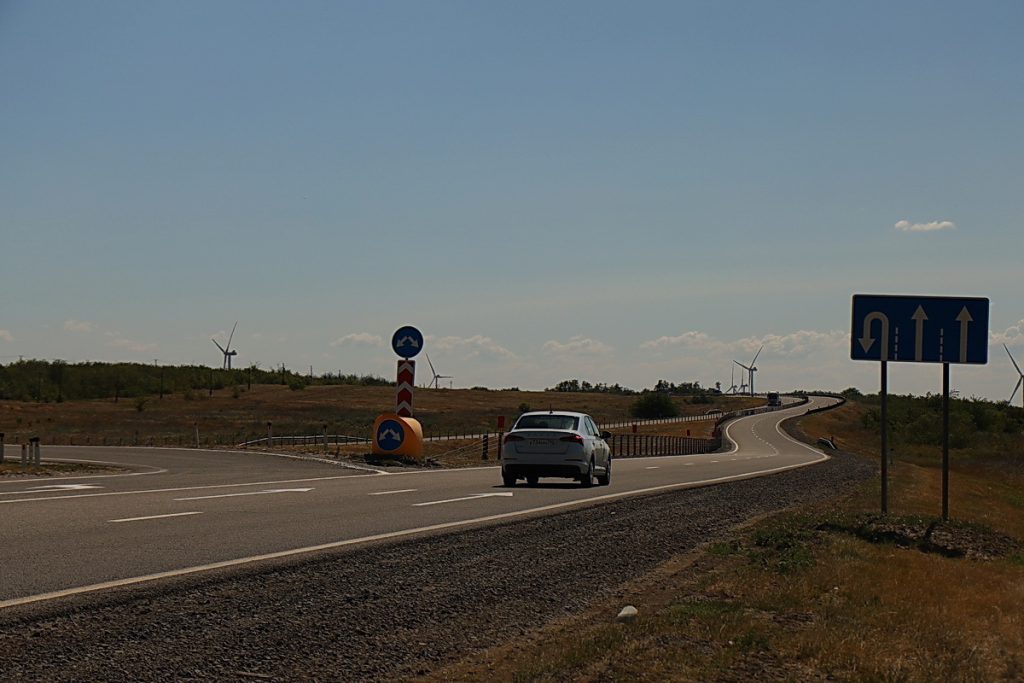 Padre russo lascia il figlio adolescente sulla strada M-4 vicino a Voronež in un incidente che solleva interrogativi sulla sicurezza e la responsabilità genitoriale