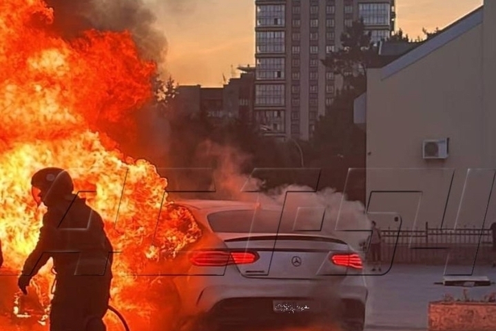 В Аксае сгорел &#034;Мерседес-Бенц&#034;