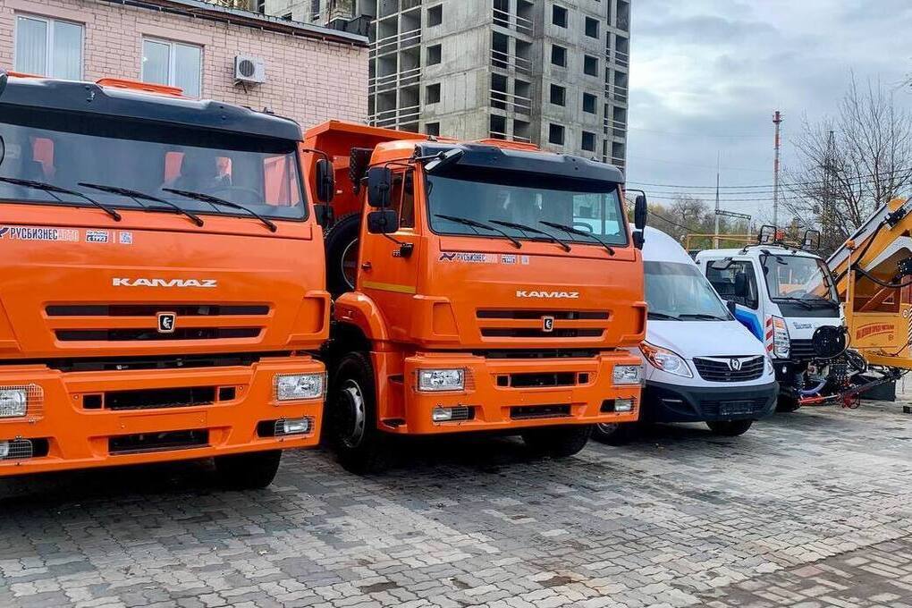 В Воронеж прибыли новые машины для уборки и благоустройства города
