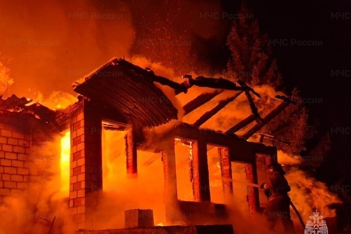 Incendio nella Repubblica Popolare di Donetsk: un uomo a rischio e possibili gravi conseguenze