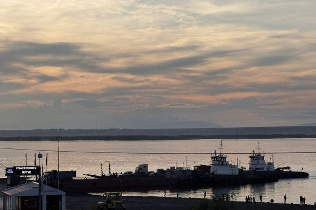 Ripresa del traffico sulla tratta Salekhard-Labitnangi: un passo avanti per l&#039;economia e la vita quotidiana nella regione russa