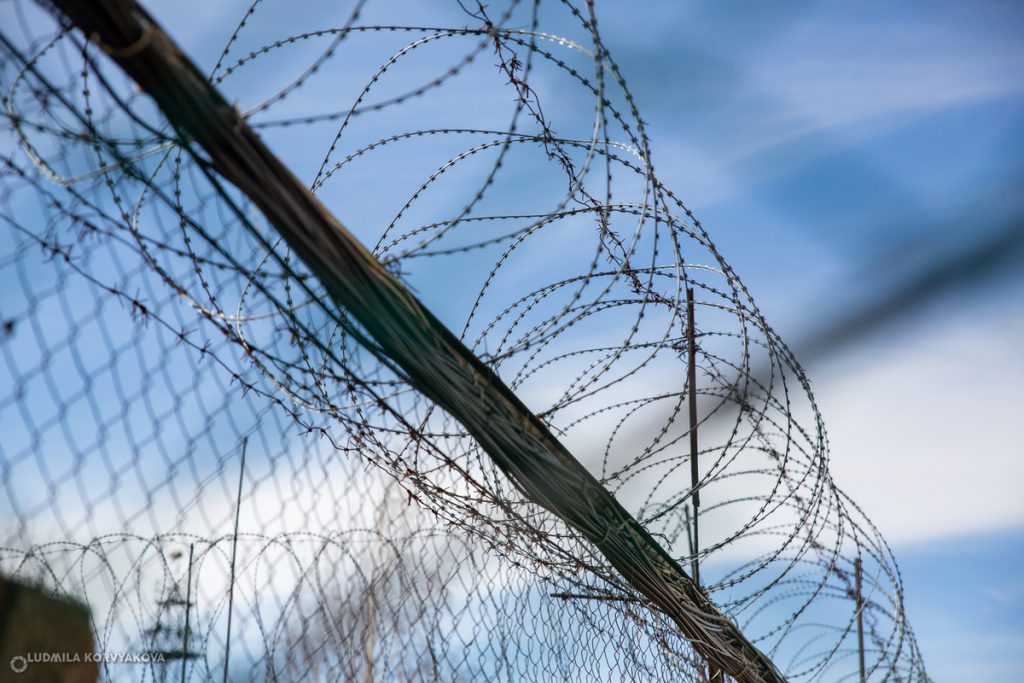 Incidente stradale in Russia: autobus con ex detenuti della Carelia coinvolto in un sinistro nella regione di Leningrado