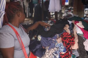 In Zimbabwe, Secondhand Clothes From the West Are Collapsing the Local Textile Industry