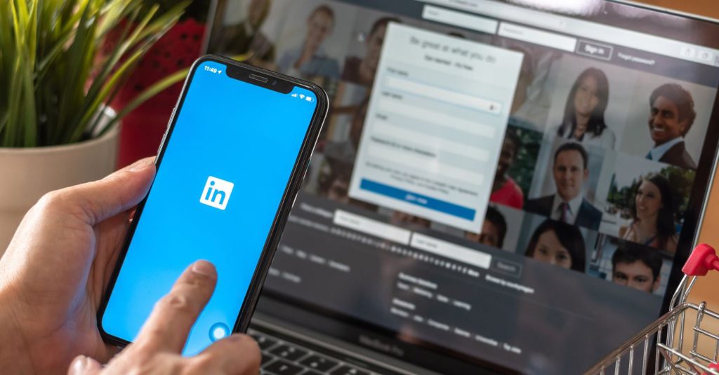 Anche Linkedin  vuole addestrare i modelli di intelligenza artificiale con i nostri dati