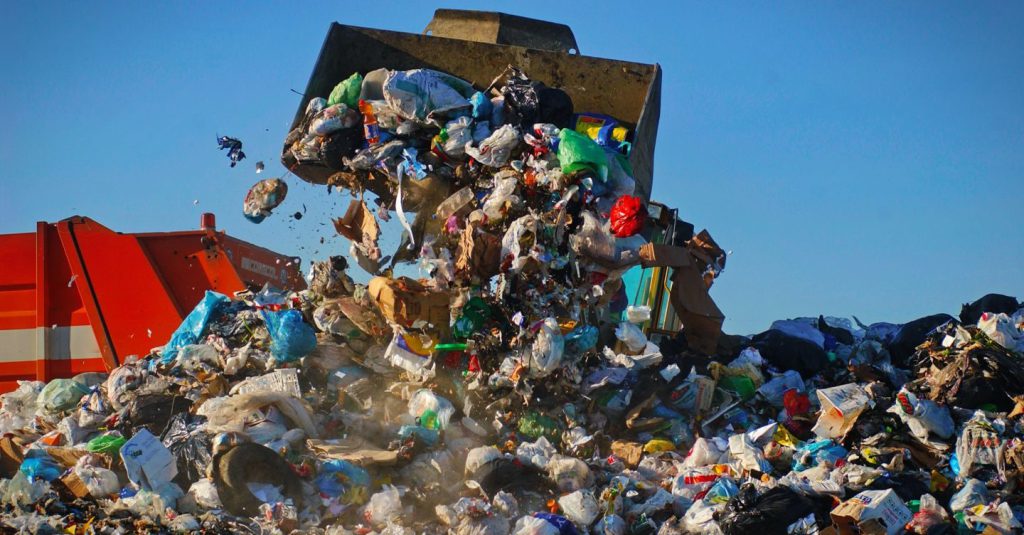 Riduzione dei rifiuti in discarica e aumento del recupero: l&#039;Italia raggiunge il 73% di recupero dei rifiuti speciali secondo il Rapporto Ispra 2025