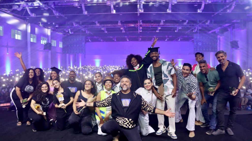 Giovane studente brasiliano di 14 anni riceve prestigioso premio dalla NASA per il suo contributo al programma di ricerca asteroidi