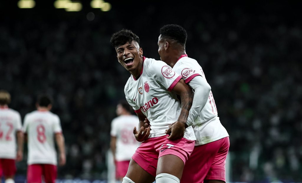 Ex-Vitória vive jogo dos sonhos e decide na Champions League; assista