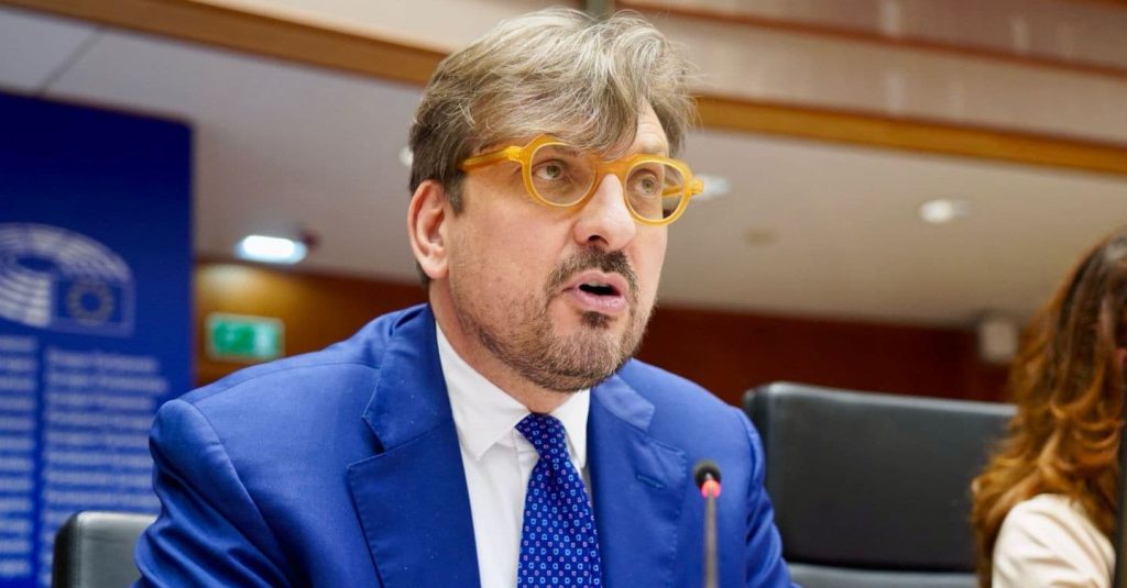 Settore Automotive in Crisi: la Regione Lombardia Lancia un Appello Urgente alla Commissione Europea per Salvare la Filiera e l&#039;Occupazione