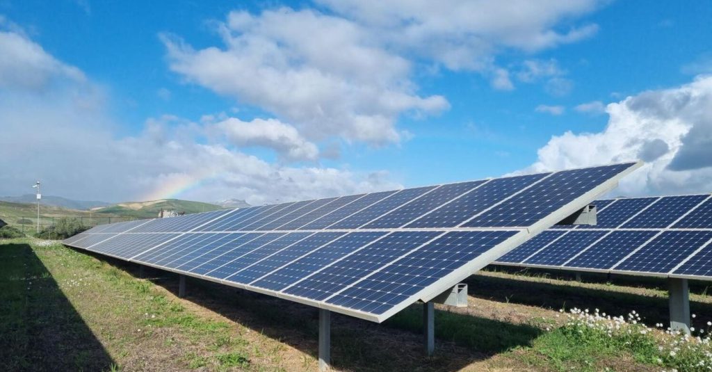 Accelerazione verso le Energie Rinnovabili: il GSE Conferma la Convenienza delle Fonti Pulite