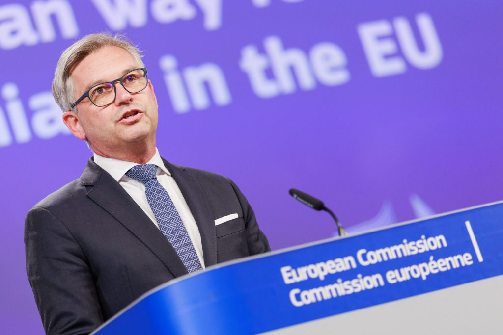 Patto per la Migrazione e l&#039;Asilo UE: Solidarietà e Conflitti tra Stati Membri