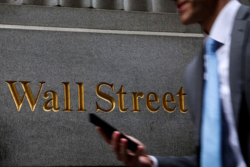 Borsa Usa, Wall Street in rialzo spinta da forti trimestrali banche, rally chip