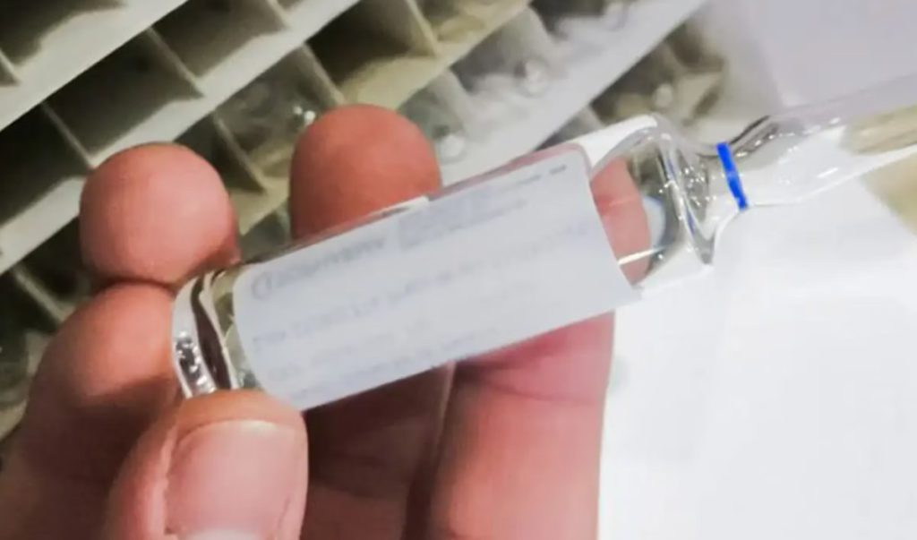 Sostanza tossica nelle bevande: studio rivela presenza di nitrito di sodio in succhi di arancia, acqua minerale e vino