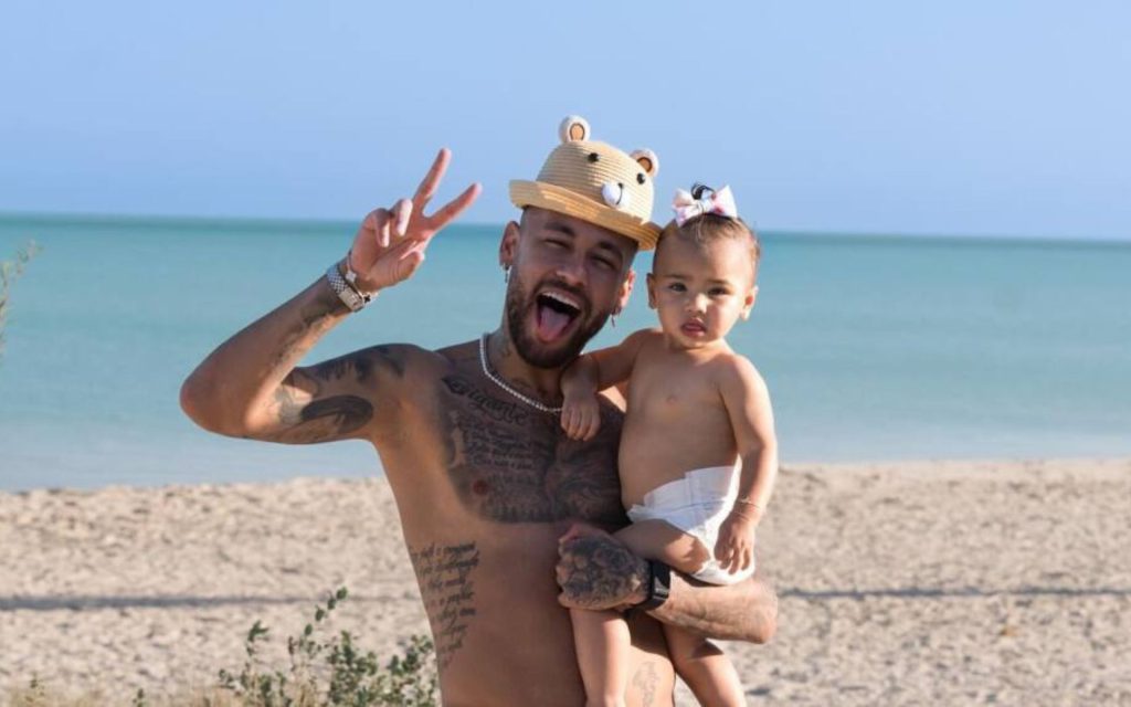 Luana Piovani choca ao revelar que filhos estudam em escola pública