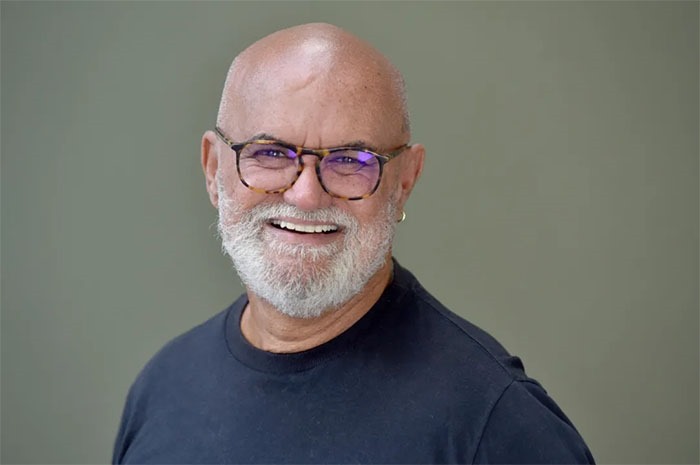 La paura come strumento di potere: quando la violenza diventa la norma nella società odierna

Approfondimento
Nel passato, la presenza di due poliziotti in un quartiere era sufficiente a garantire l&#039;ordine. Oggi, la situazione è cambiata drasticamente e la violenza è diventata una costante nella vita quotidiana.

Possibili Conseguenze
La crescente violenza e insicurezza possono avere conseguenze gravi sulla società, come la perdita di fiducia nelle istituzioni e la normalizzazione della violenza come mezzo per risolvere conflitti.

Opinione
È necessario che la società si renda conto della gravità della situazione e cerchi di trovare soluzioni per ridurre la violenza e ripristinare la sicurezza e la giustizia.

Analisi Critica dei Fatti
La paura è diventata uno strumento di potere per i banditi, che utilizzano la violenza per controllare e intimidire la popolazione. È necessario che le istituzioni e la società civile lavorino insieme per contrastare questa tendenza.

Relazioni con altri fatti
La situazione odierna è caratterizzata da una crescente violenza e insicurezza, che richiede una risposta efficace e coordinata da parte delle istituzioni e della società civile.

Contesto storico
Il contesto storico in cui viviamo è caratterizzato da una crescente violenza e insicurezza, che richiede una riflessione profonda sulla società e sulle istituzioni.

Fonti
Fonte: Il sito della fonte - Jolivaldo Freitas è giornalista e scrittore