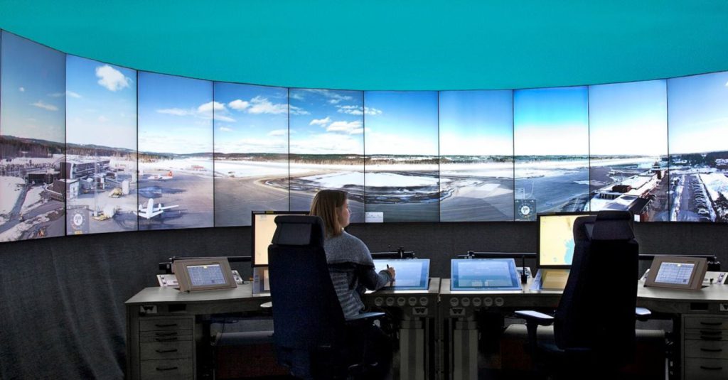 Sfide nel cielo: carenza di controllori di volo e l&#039;avvento dell&#039;intelligenza artificiale