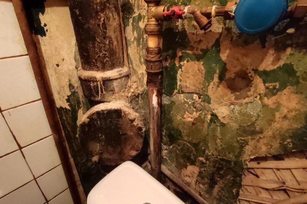 Allagamento a Kaliningrad: residenti segnalano problema alla sede dell&#039;edificio