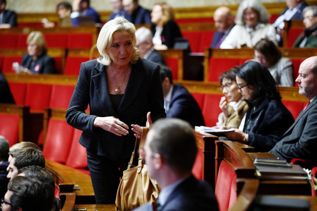 Proposta di legge del Rassemblement national per il ripristino del reato di soggiorno irregolare in Francia: implicazioni e possibili conseguenze