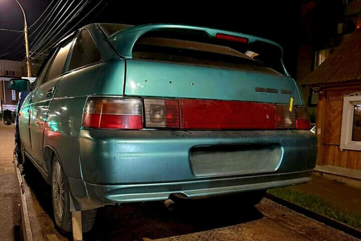 Evasore fiscale costretto a pagare 150.000 rubli dopo l&#039;arresto della sua auto