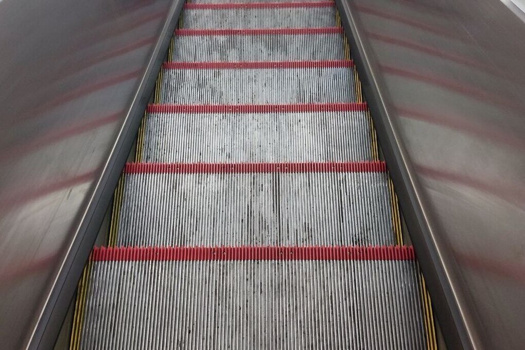 Куртка остановила эскалатор на станции метро «Гостиный двор»