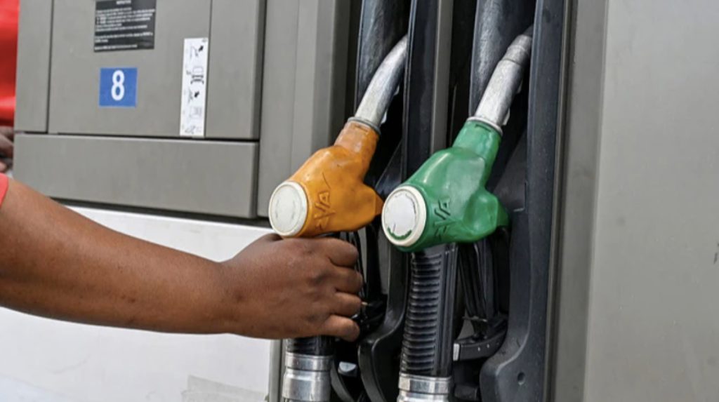 Consequences of fuel shortage: Russians start diluting petrol