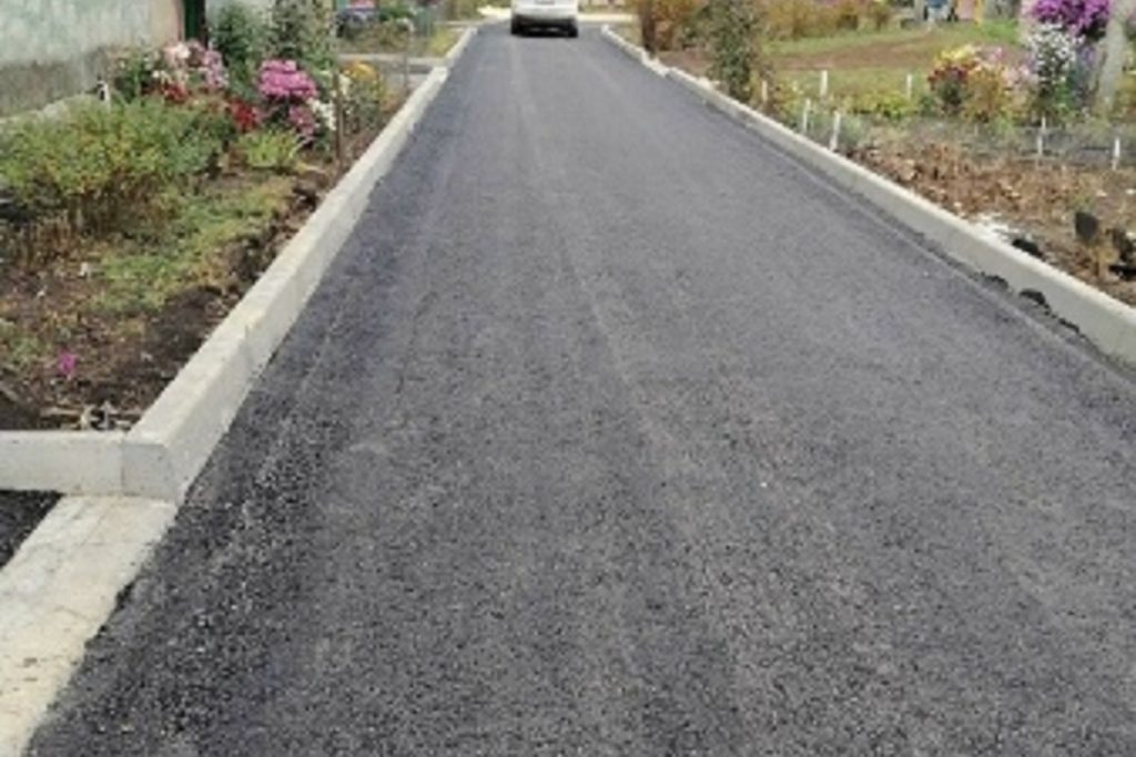 Власти рассказали о благоустройстве дворов в Залегощенском районе