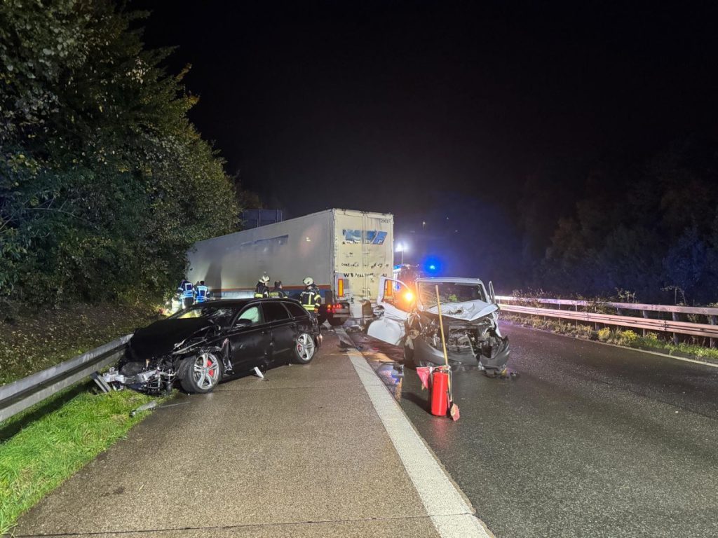 Massencrash auf A43 in NRW! Autobahn vorerst gesperrt