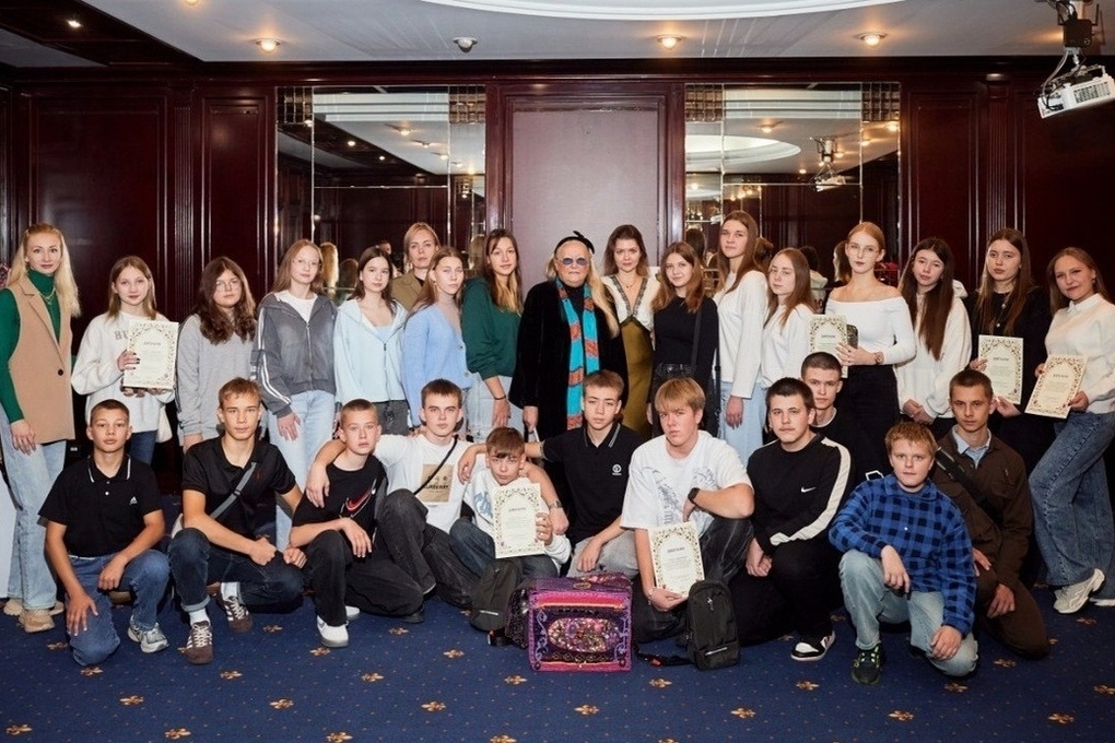 Tatiana Michalkova Incontra Giovani Designer a Kursk: Un Impulso alla Creatività e all&#039;Innovazione