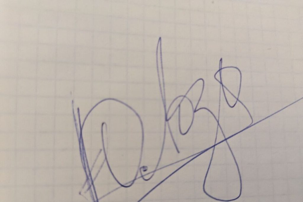 В Воронежской области пытаются за полмиллиона продать автограф музыканта Юрия Лозы