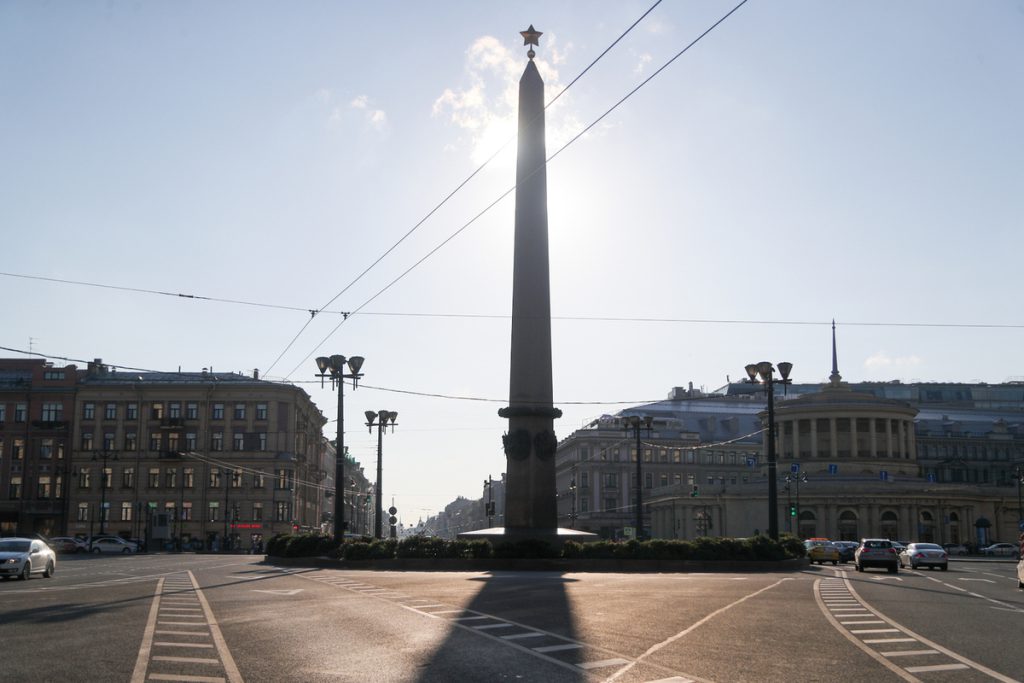 Исполнявшую песни иноагентов уличную певицу ждут два суда