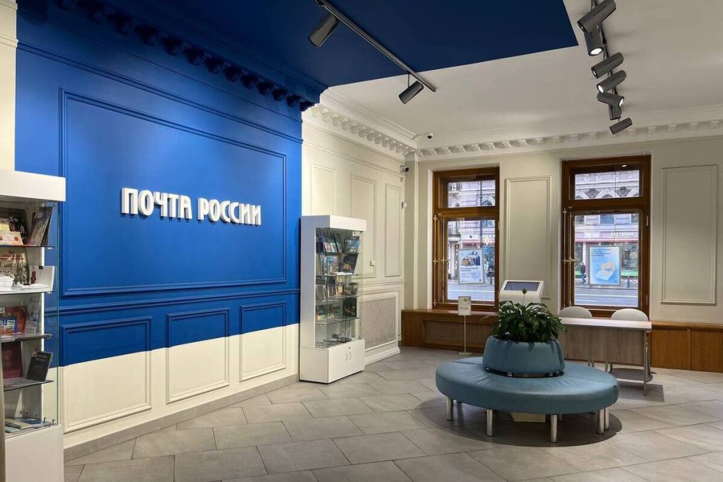 Буйный пенсионер похитил из отделения почты терминал и лимонады в Петербурге