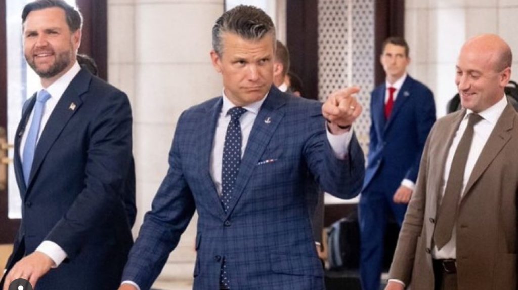 US defense secretary warns Russia of consequences if it fails to end war