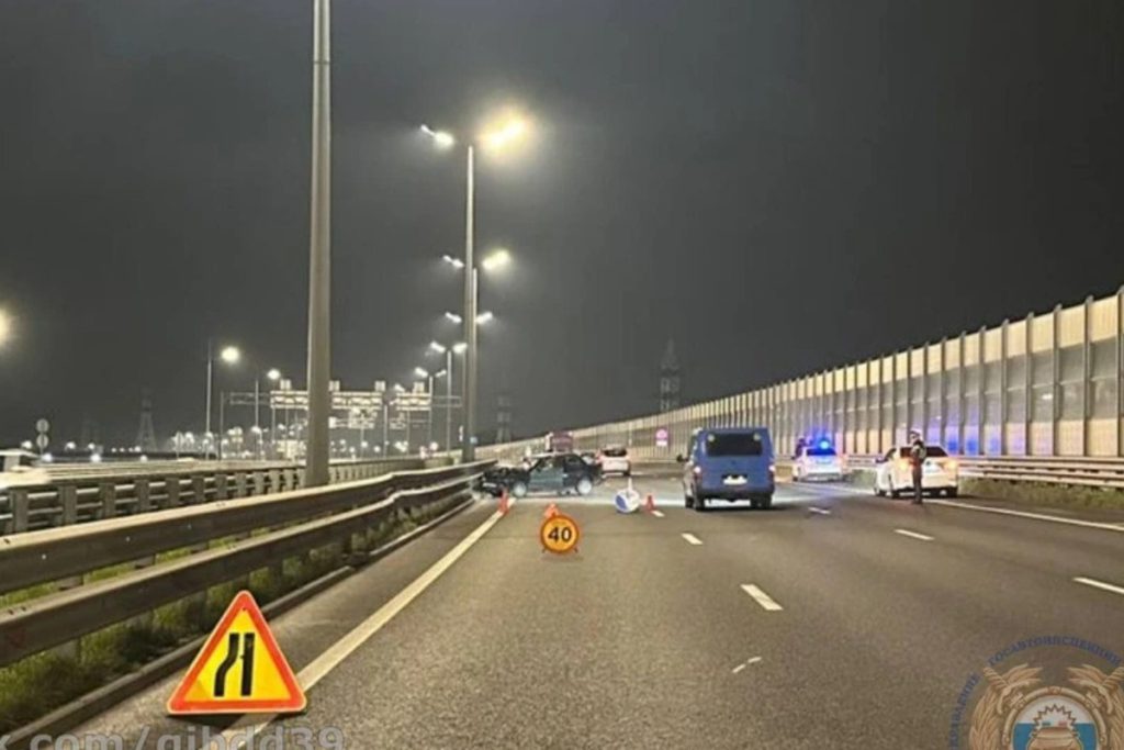 В Калининграде водитель без прав стал причиной ДТП с пострадавшей девушкой