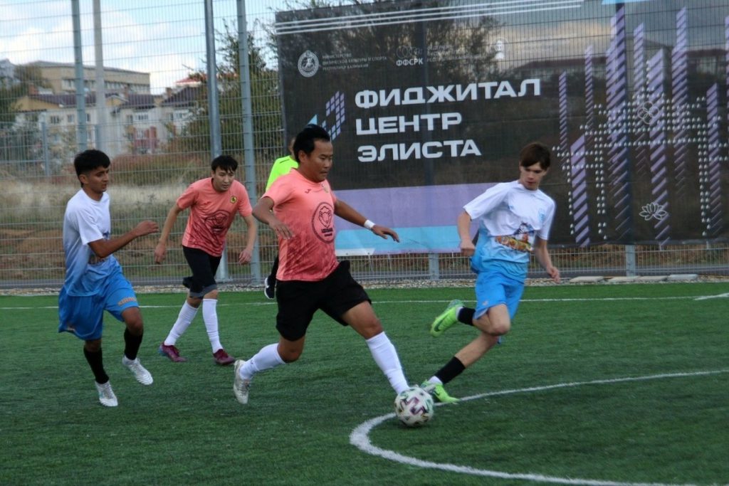В Элисте проходит кубок России по футбольному двоеборью