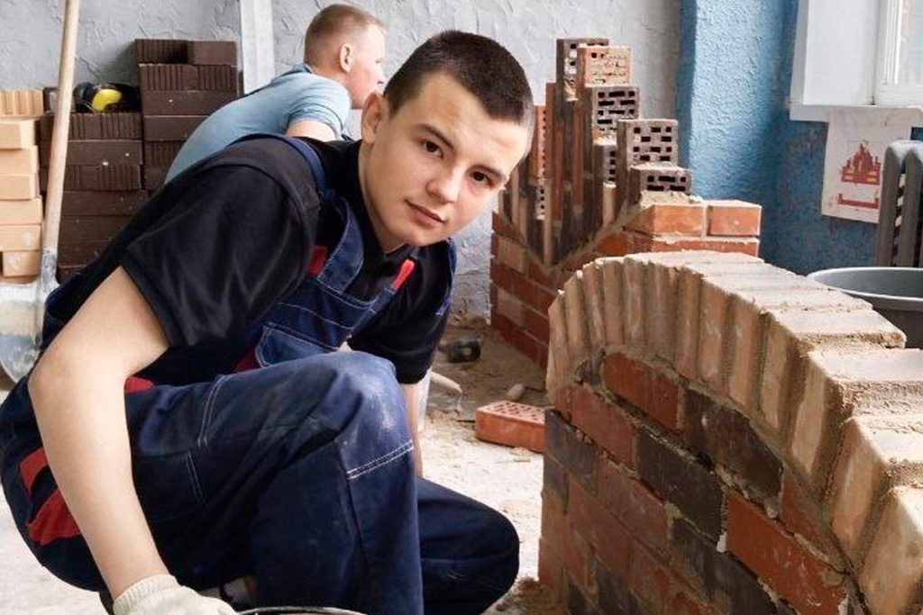 Липецкие студенты готовятся к чемпионату по кирпичной кладке