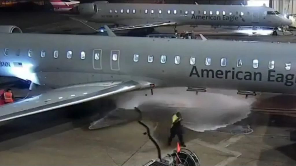 ABD&#039;de havaalanında facia! Yakıt ikmal hortumu kontrolden çıktı, o anlar kamerada