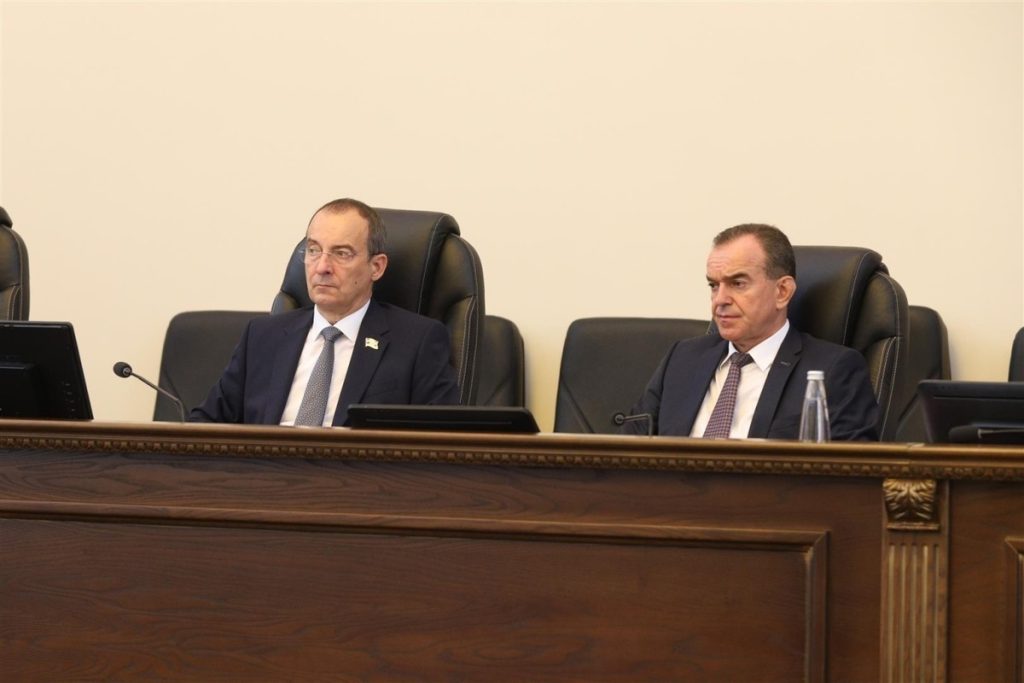 В ЗСК утвердили изменения бюджета региона на текущий год и плановый период