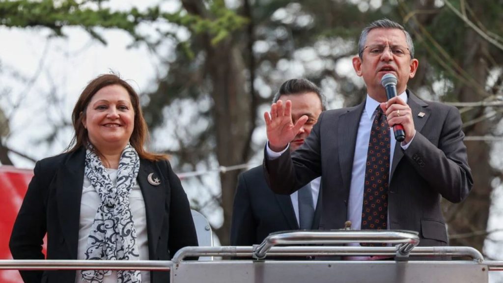 AK Parti&#039;ye geçecek mi? Burcu Köksal&#039;dan ilk açıklama