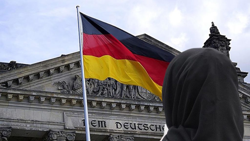 Donna con velo rifiuta di dimettersi da giudice onorario in Germania