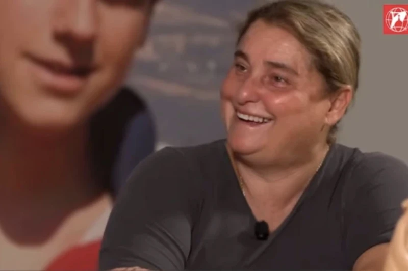 La madre di San Carlo Acutis: un esempio di fede e devozione

Approfondimento
La storia di San Carlo Acutis è un esempio di come la fede e la devozione possano trasformare la vita di una persona. La sua dedizione all&#039;Eucaristia e la sua creatività nel diffondere il messaggio di Dio attraverso i mezzi di comunicazione sono un modello per tutti i giovani che cercano di vivere la loro fede in modo autentico.

Possibili Conseguenze
La canonizzazione di San Carlo Acutis potrebbe avere un impatto significativo sulla Chiesa cattolica e sulla società in generale. Potrebbe ispirare altri giovani a seguire il suo esempio e a dedicarsi alla diffusione del messaggio di Dio. Inoltre, potrebbe contribuire a rafforzare la fede e la devozione dei cattolici in tutto il mondo.

Opinione
La storia di San Carlo Acutis è un esempio di come la fede e la devozione possano trasformare la vita di una persona. La sua dedizione all&#039;Eucaristia e la sua creatività nel diffondere il messaggio di Dio attraverso i mezzi di comunicazione sono un modello per tutti i giovani che cercano di vivere la loro fede in modo autentico.

Analisi Critica dei Fatti
La canonizzazione di San Carlo Acutis è un evento significativo che richiede un&#039;analisi critica dei fatti. È importante considerare il contesto storico e culturale in cui si è svolta la vita di San Carlo Acutis e come la sua fede e la sua devozione abbiano influito sulla sua vita e sulla vita degli altri.

Relazioni con altri fatti
La storia di San Carlo Acutis è collegata ad altri eventi e figure storiche. Ad esempio, la sua canonizzazione è avvenuta durante il pontificato di Papa Leo XIV, che ha sottolineato l&#039;importanza della fede e della devozione nella vita dei cattolici.

Contesto storico
La vita di San Carlo Acutis si è svolta in un contesto storico e culturale particolare. È nato nel 1991 e è morto nel 2006, un periodo di grandi cambiamenti e sfide per la Chiesa cattolica e per la società in generale.

Fonti
La fonte di questo articolo è ACI Prensa, il partner di notizie in lingua spagnola di CNA. L&#039;articolo è stato tradotto e adattato da CNA.