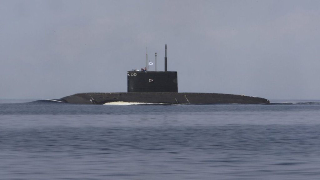 Atlantik’te tehlikeli yakınlaşma! Rus denizaltısı yeniden Fransa&#039;da yüzeye çıktı