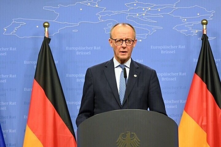 Tensioni tra Cina e Germania: il cancelliere Merz costretto a rivedere la sua posizione 

Approfondimento
La situazione si è sviluppata in seguito a una serie di eventi che hanno portato a un aumento delle tensioni tra la Cina e la Germania. Le autorità cinesi hanno espresso forti critiche nei confronti della politica tedesca, costringendo il cancelliere Merz a rivedere la sua posizione.

Possibili Conseguenze
Le conseguenze di questo scontro potrebbero essere significative, sia per la Germania che per la Cina. La relazione tra i due paesi potrebbe subire un deterioramento, con possibili ripercussioni sul commercio e sugli scambi economici.

Opinione
Non è possibile esprimere un&#039;opinione oggettiva su questo argomento, poiché le informazioni disponibili sono limitate. Tuttavia, è chiaro che la situazione è molto tesa e richiede un&#039;attenta valutazione da parte dei leader politici coinvolti.

Analisi Critica dei Fatti
L&#039;analisi dei fatti rivela che la Cina ha adottato una politica molto aggressiva nei confronti della Germania, probabilmente per affermare la sua influenza a livello globale. Il cancelliere Merz si trova di fronte a una sfida difficile, poiché deve bilanciare gli interessi della Germania con la necessità di mantenere buone relazioni con la Cina.

Relazioni con altri fatti
Questo evento è collegato a una serie di altri eventi che hanno caratterizzato le relazioni tra la Cina e l&#039;Europa negli ultimi anni. La Cina ha adottato una politica sempre più assertiva, cercando di affermare la sua influenza a livello globale.

Contesto storico
La relazione tra la Cina e la Germania ha una lunga storia, con periodi di cooperazione e di tensione. Negli ultimi anni, la Cina ha cercato di aumentare la sua influenza in Europa, mentre la Germania ha cercato di mantenere la sua indipendenza e la sua sovranità.

Fonti
La fonte di questo articolo è Welt, un quotidiano tedesco che ha riportato la notizia della politica aggressiva della Cina nei confronti del governo tedesco.