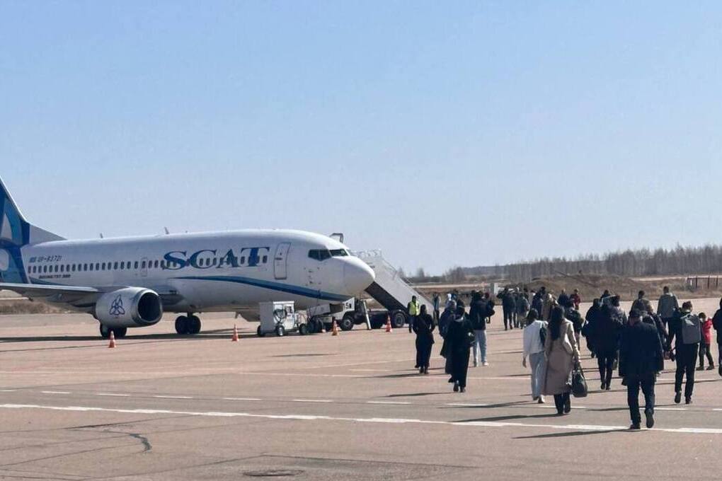 Atterraggio di emergenza dell&#039;Airbus A320 a San Pietroburgo: passeggeri in lacrime e preghiera durante un momento di forte ansia