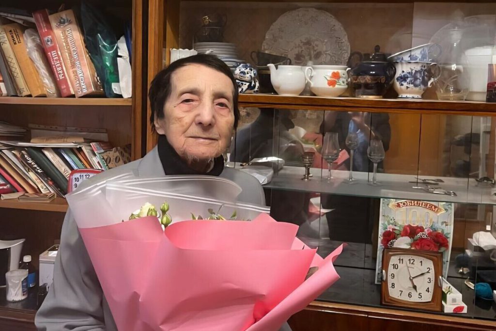 102-летний юбилей отмечает коренная горожанка Людмила Черняева, участник ВОВ и Почётный гражданин Сочи