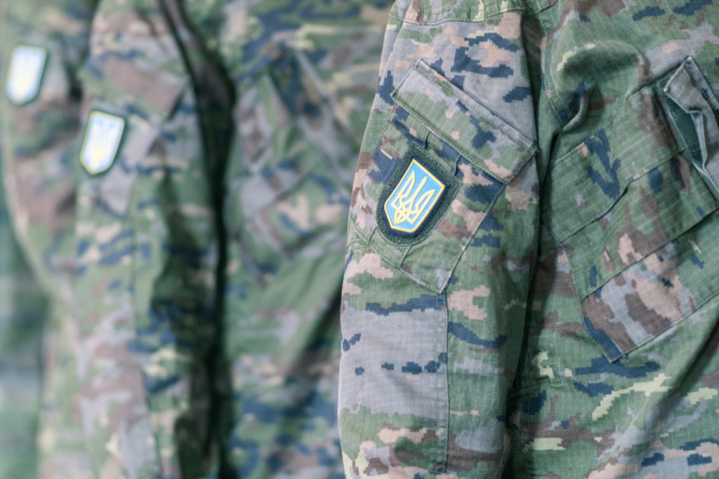 Украинский командир отправил своих солдат бесплатно укладывать брусчатку