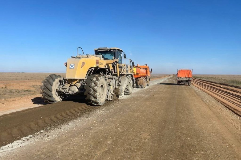 В Калмыкии отмечают День работников дорожной отрасли