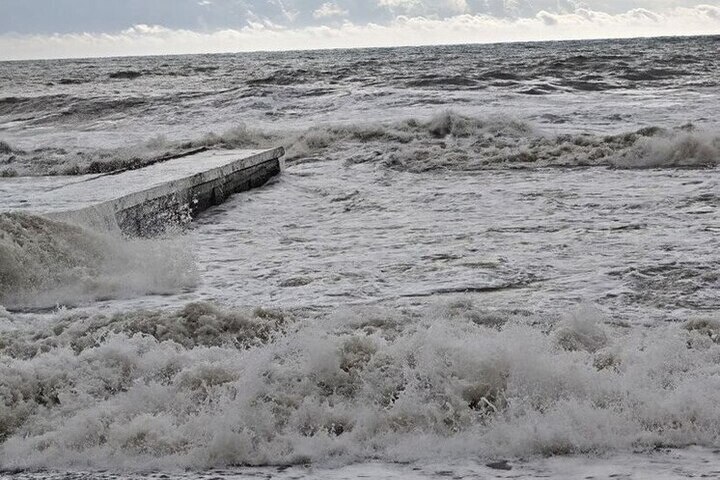 Сильный ветер и высокие волны ожидаются в Баренцевом море 25 октября