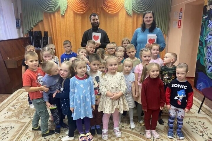 В Орле воспитанникам детсада рассказали о празднике Покрова Пресвятой Богородицы