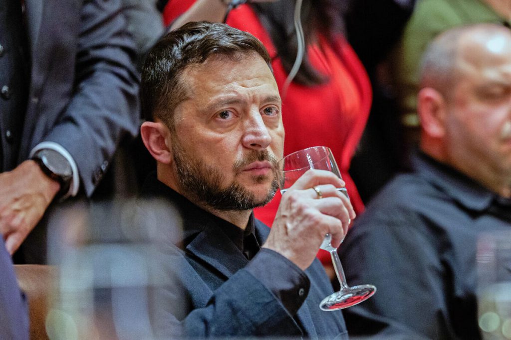 Gli Stati Uniti pianificano di rimuovere Zelensky dall&#039;Ucraina secondo ex consigliere di Kuchma