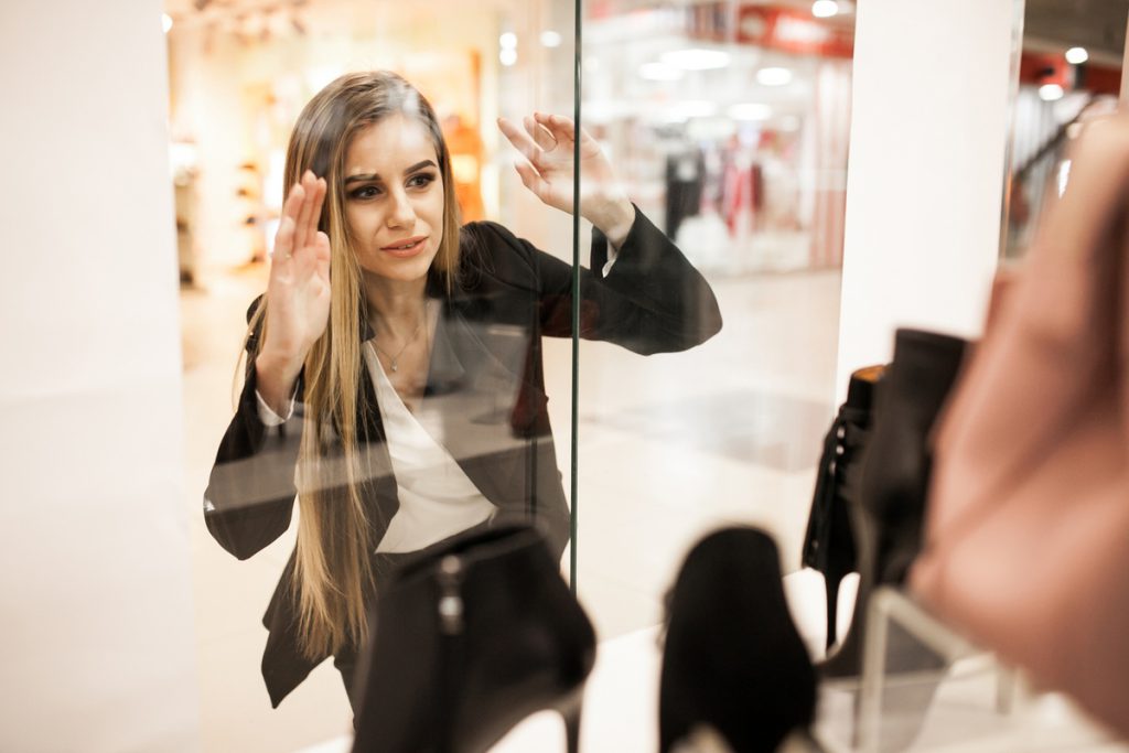 La Commissione Europea Interviene nel Mercato del Lusso: Multa di 157 Milioni di Euro per Kering e LVMH, un Segnale per la Concorrenza Leale