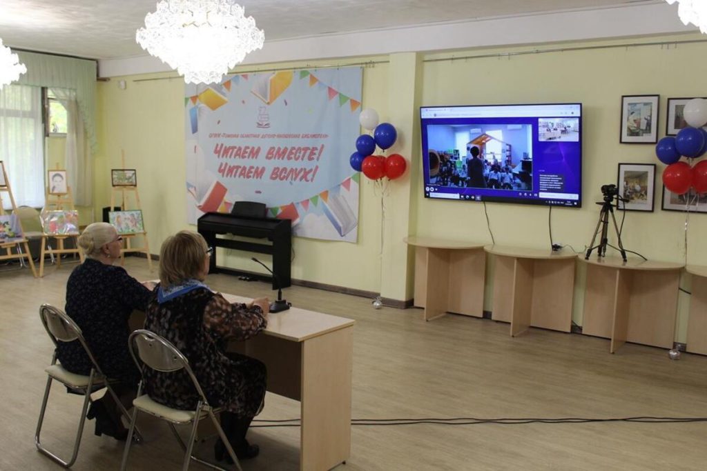 La Regione di Tomsk e il Distretto di Priazovskie Uniscono le Forze per Sostenere gli Studenti con un&#039;Iniziativa di Beneficenza